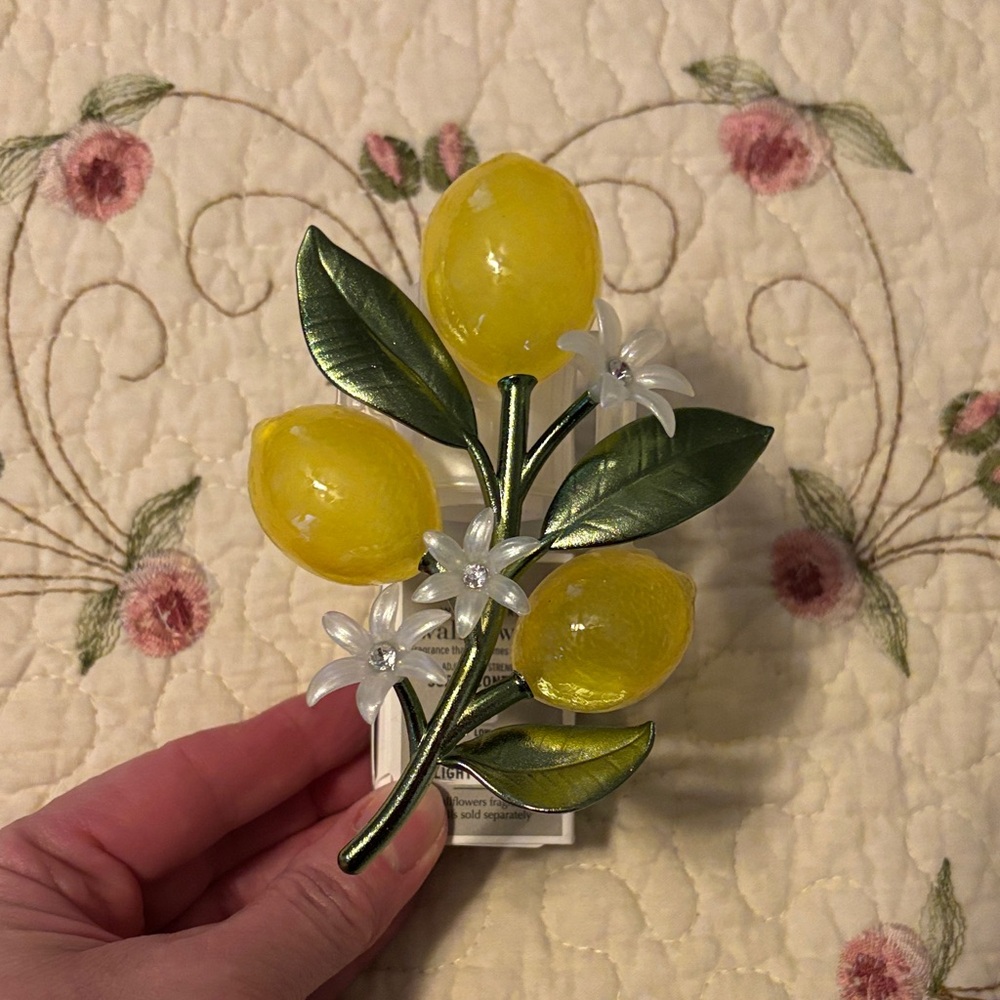 Bath & Body Works Yellow Lemon Branch Wall Accent